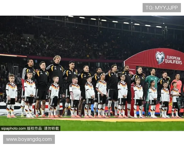 足球明星齐聚一堂高清图片展现足坛风采与激情瞬间 足球明星齐聚一堂高清图片展现足坛风采与激情瞬间