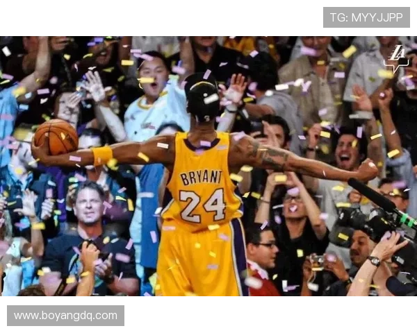 足球明星齐聚现场观战科比传奇时刻重温篮球魅力与激情交融 足球明星齐聚现场观战科比传奇时刻重温篮球魅力与激情交融